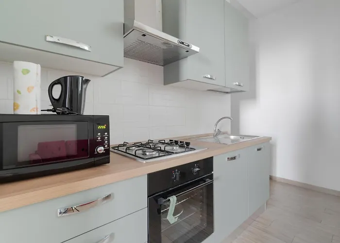 Guesthost - Grey & Flat * מילאנו